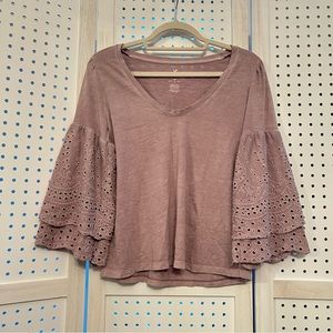 American Eagle mauve shirt with lace sleeves